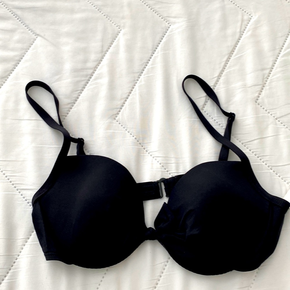 NWT Gap Bikini top with molded cups and bow detail